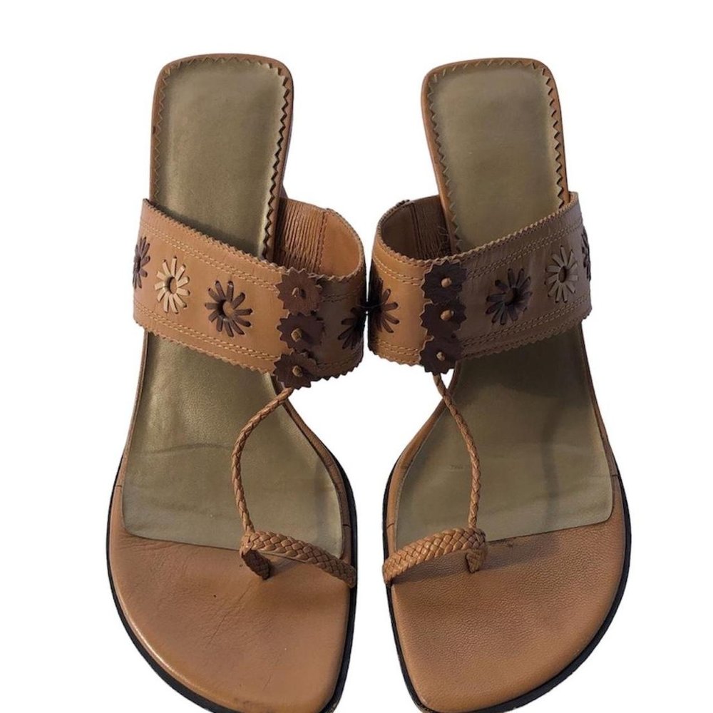 Amazing vintage Nine West sandals with embroidered flowers throughout